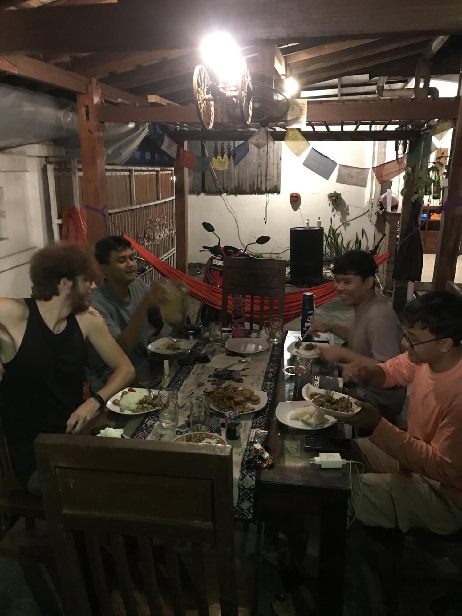 Hostel Wood Stone Yogyakarta Exterior foto
